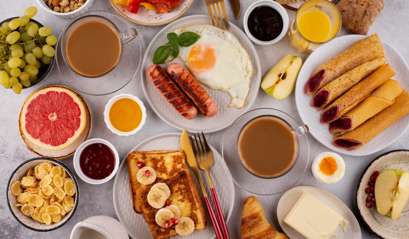 Этот "полезный" завтрак на самом деле вреднее пончика: диетологи назвали продукт, который мы едим зря